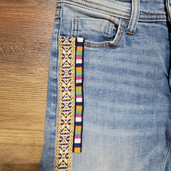Pilcro Slim Boyfriend Crop Jeans Petite 25 Embroidered Side Stripe EUC - Picture 4 of 15